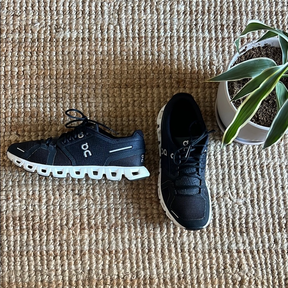 ON Running Black Sneakers